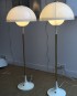 Paire de lampadaires en plastique blanc et laiton doré, Danemark, 70’s